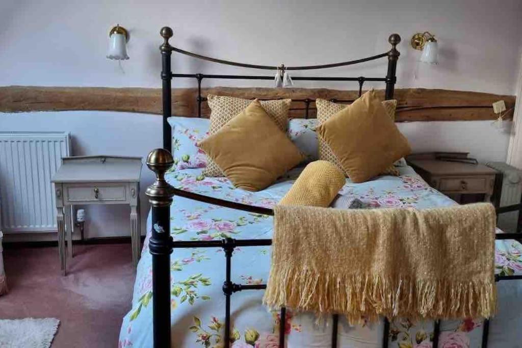 Stunning Barn Conversion Ideal For Large Families Bildeston Exterior foto
