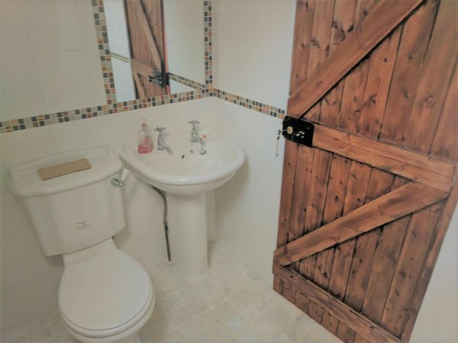 Stunning Barn Conversion Ideal For Large Families Bildeston Exterior foto