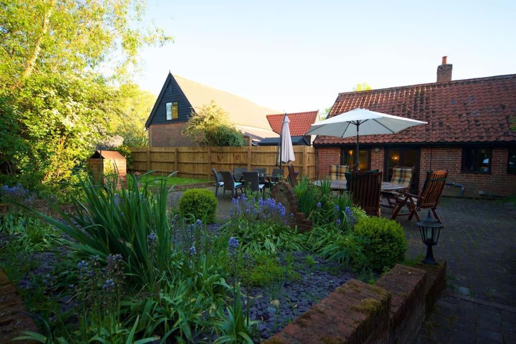 Stunning Barn Conversion Ideal For Large Families Bildeston Exterior foto
