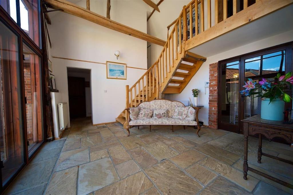 Stunning Barn Conversion Ideal For Large Families Bildeston Exterior foto